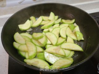 Stir-fried Yunnan Melon with Garlic Slices recipe