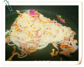 Simple and Delicious - Fried Noodles with Shredded Pork in Oyster Sauce recipe