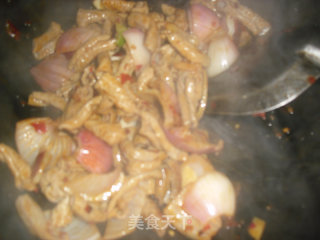 Fried Pig Small Intestines with Onions recipe