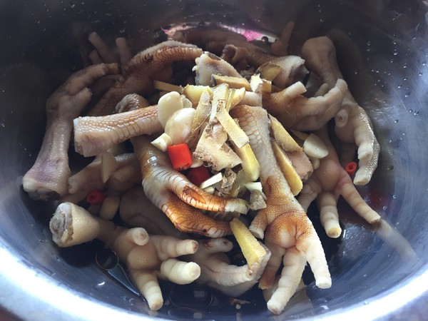 Braised Chicken Feet with Pepper Oil recipe