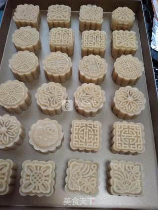 Cantonese Moon Cakes with Various Fillings recipe