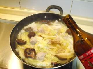 Mushroom and Cabbage Boiled Meatballs recipe