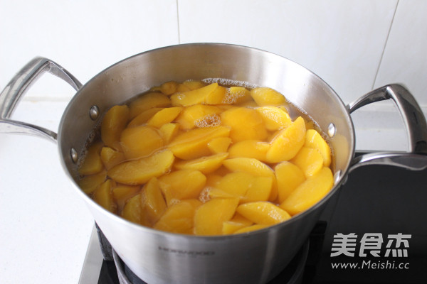 Homemade Canned Yellow Peaches recipe