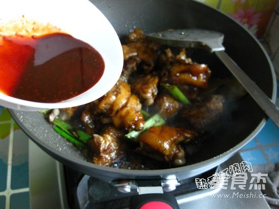 Stewed Pig's Trotters with Sweet Chestnuts recipe