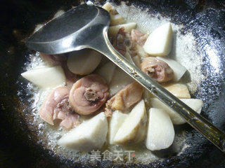 Cured Chicken Drumsticks Boiled with Taro recipe