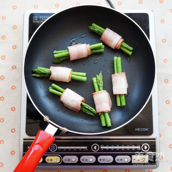 Chobe-bacon Asparagus Rolls recipe