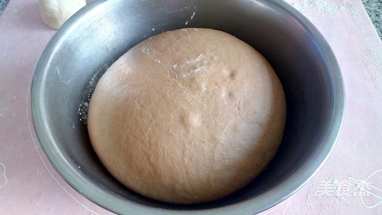 Whole Wheat Cocoa Soft European Buns recipe