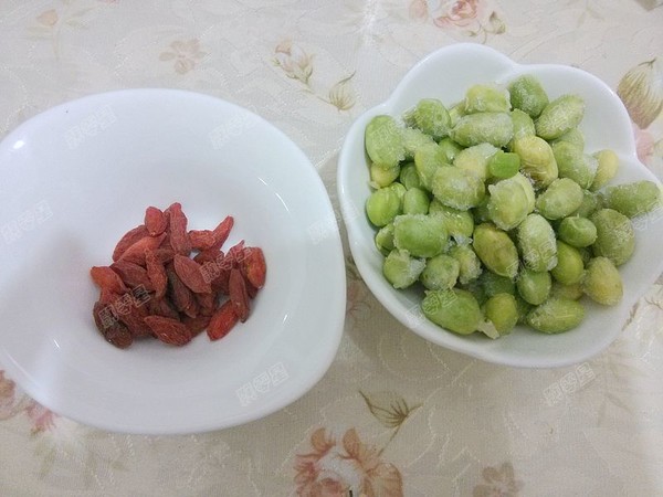 Chinese Wolfberry Mixed with Green Beans recipe