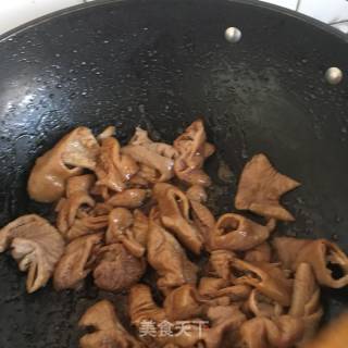 Stir-fried Large Intestine with Cabbage recipe