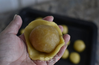 #新良第一节烤大赛#cantonese-style Double Egg Yolk Coconut Paste Mooncake recipe