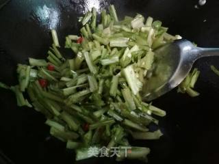 Hometown Stir-fried Liangma recipe