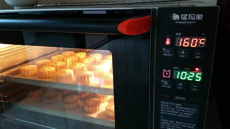 Lotus Seed Paste and Egg Yolk Mooncake 63g recipe