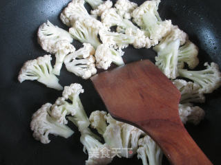 Fragrant Dried Cauliflower Boiled Wide Noodles recipe