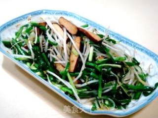 Spring Healthy Vegetable "leek Sprouts Stir-fragrant and Dried" recipe