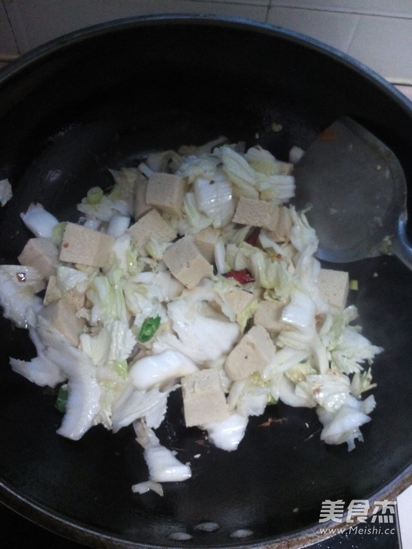 Frozen Tofu Stewed with Cabbage and Sea Oyster Meat recipe