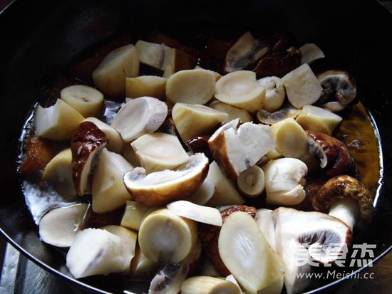 Stewed Pork with Matsutake recipe