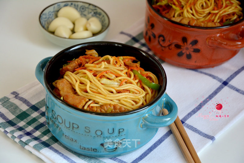 Fried Noodles with Shredded Pork and Vegetables recipe