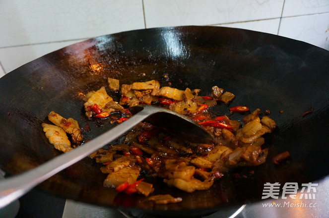 Stir-fried Potato Chips with Pork Belly recipe