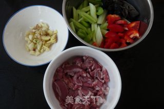 #trust之美# Stir-fried Lamb with Celery recipe