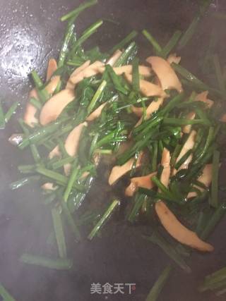 Stir-fried Golden Abalone with Leek recipe