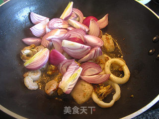 Fried Onion with Seafood recipe