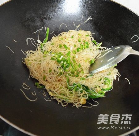 Cantonese Fried Rice Noodles recipe