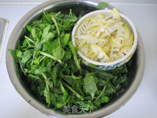 #春食野菜香# Fried Bamboo Shoots with Wolfberry Leaves recipe