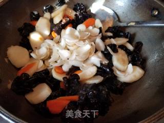 Stir-fried Fungus with Fresh Lily and Yam recipe