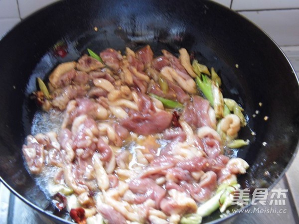 Stir-fried Duck with Wild Pepper recipe