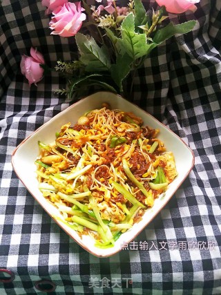 Fried Eggs with Vermicelli recipe