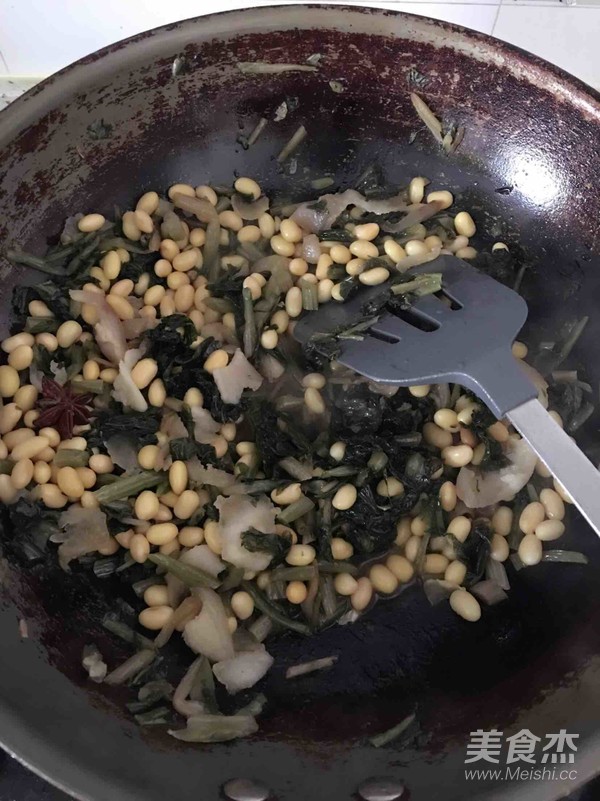 Potherb Mustard Fried Pork Skin Soy Beans recipe