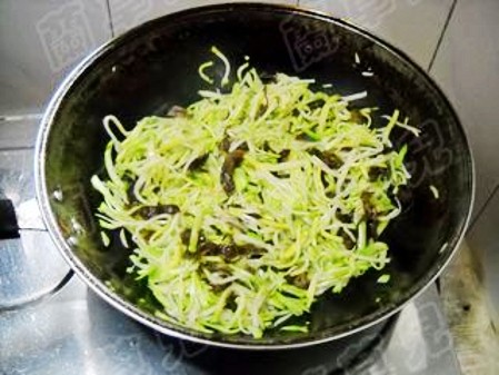 Shredded Pork with Fresh Mustard and Fungus recipe