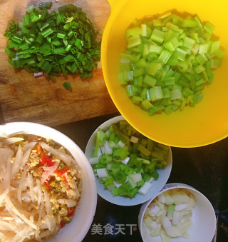 Braised Crucian Carp with Pickled Peppers in Soy Sauce recipe