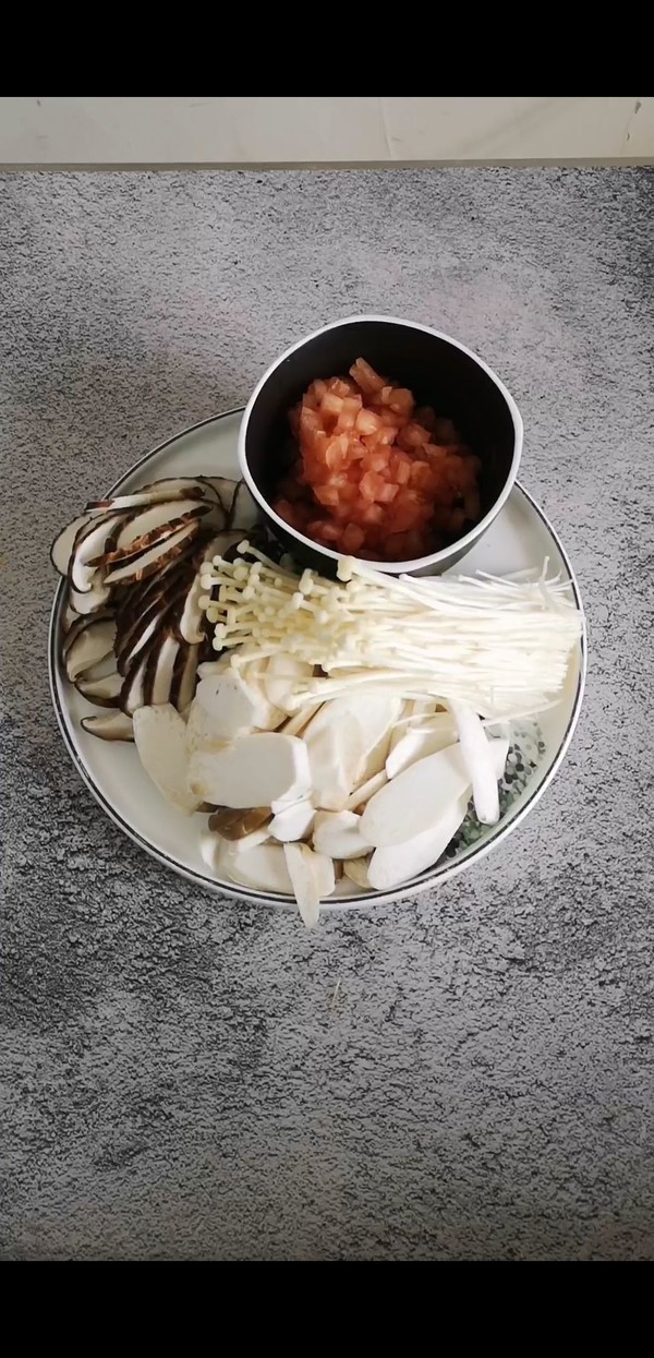 Black Garlic Tomato Shredded Pork Soup recipe