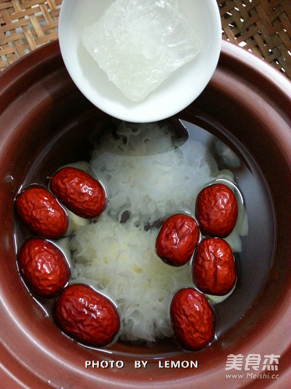 Tremella and Red Date Soup recipe