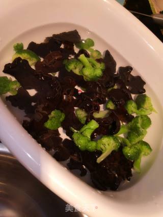 Broccoli with Fungus recipe