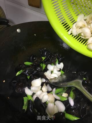 Fried Fungus with Fresh Lily recipe