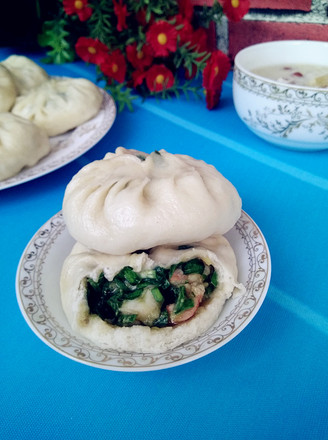 Steamed Buns with Shrimp and Leek Stuffing
