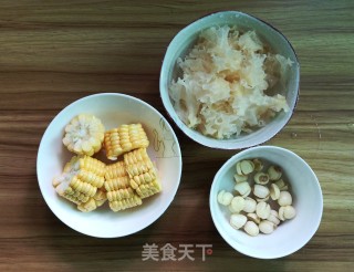 Corn Apple Pork Tendon Soup recipe