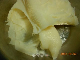 Shredded Ginger Mixed with Venetian Leaves recipe