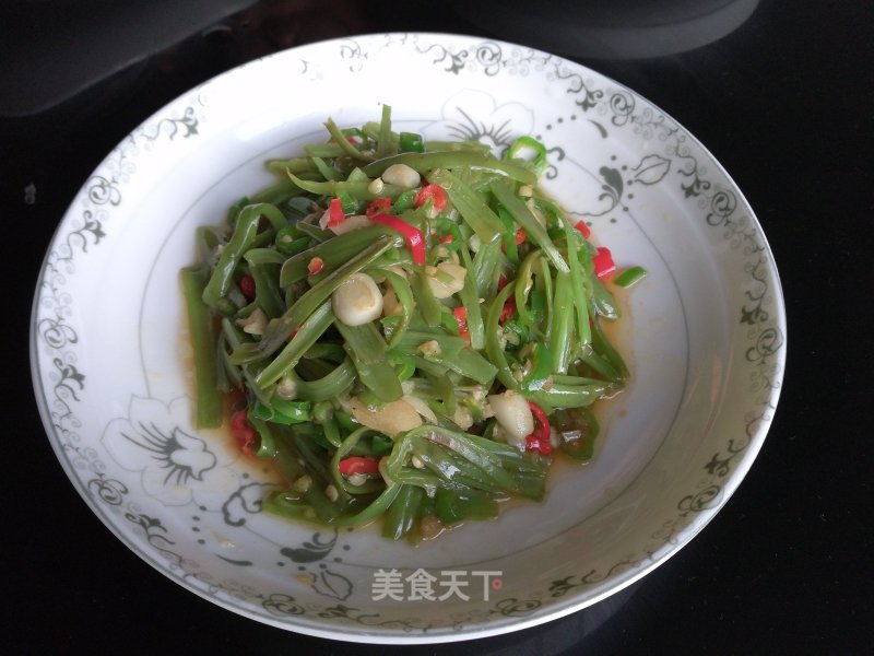 Spicy Stir-fried Convolvulus Stem recipe