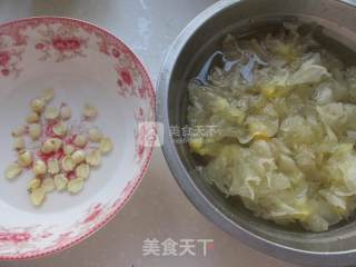 White Fungus and Lotus Seed Soup recipe