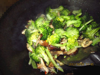 Broccoli with Chicken Sauce recipe