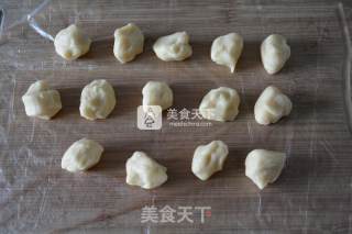 Lotus Paste and Egg Yolk Crisp recipe