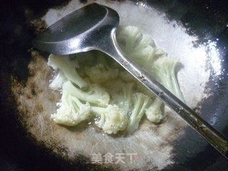 Celery and Cauliflower Stir-fried Soy Sprouts recipe