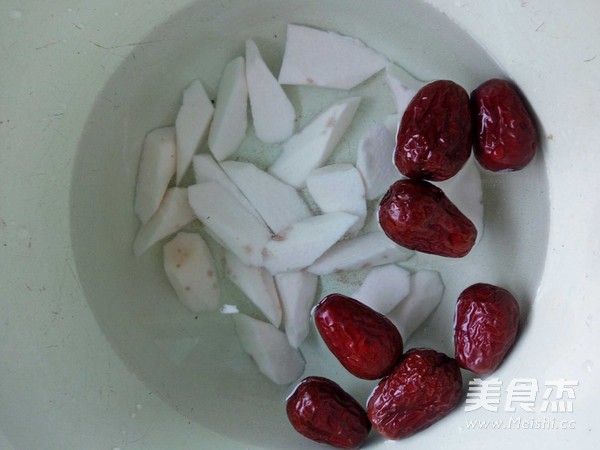 Red Dates, Yam and Lily Porridge recipe