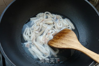 Stir-fried Shredded Squid with Agaricus recipe