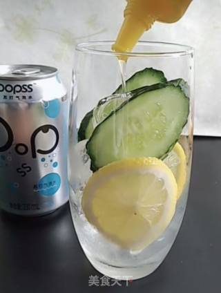 Cucumber Lemon Bubble Water recipe