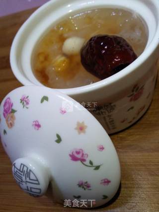 Peach Gum Tremella and Lotus Seed Soup (stewed in Water) recipe