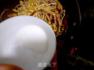 Stir-fried Pork with Soy Sprouts recipe